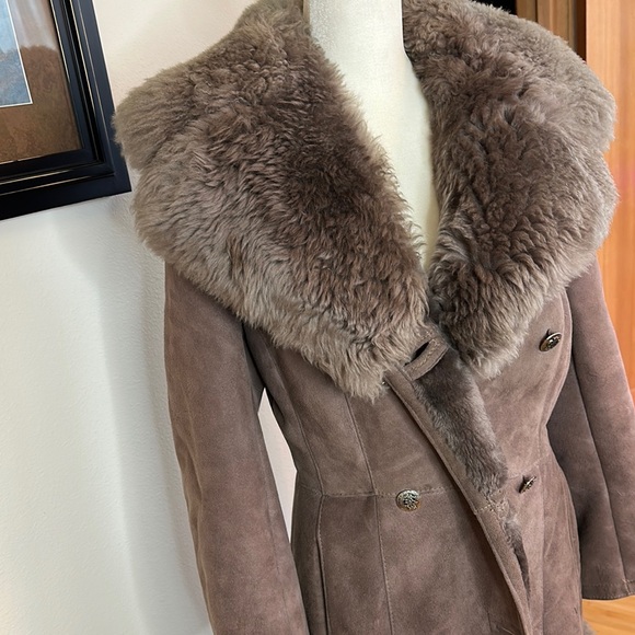 Beautiful Vintage Mauve Shearling Coat with Fur Trim - Picture 3 of 7